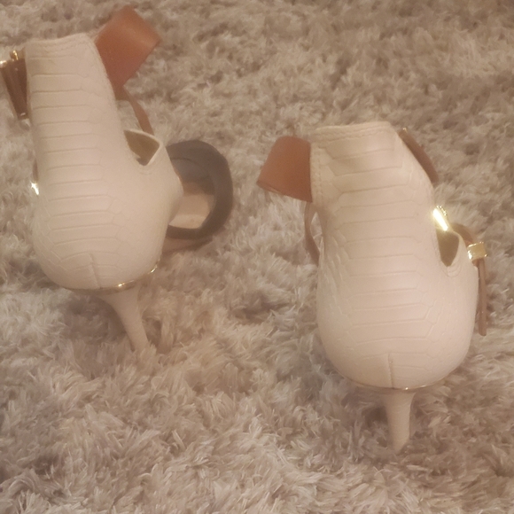 Shoes - Picture 5 of 5